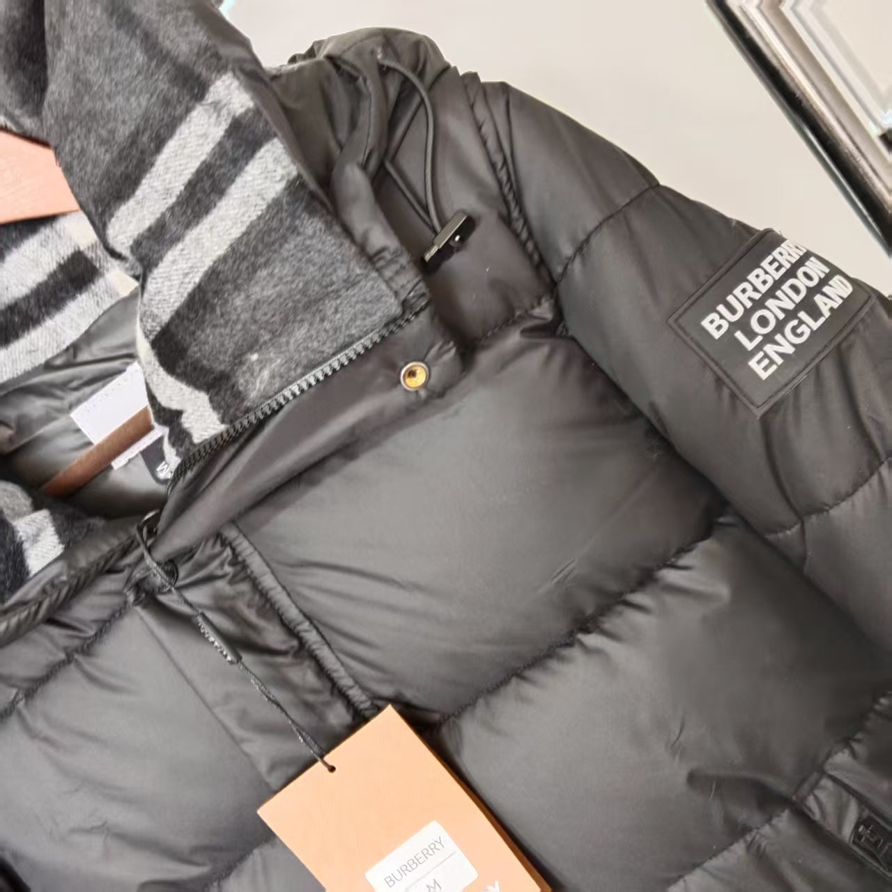 BURBERRY PUFFY JAS