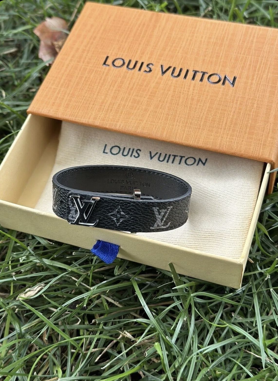 LV ARMBAND