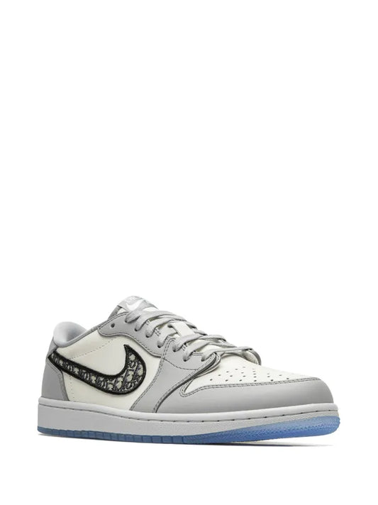DI-OOR LOW SCHOENEN