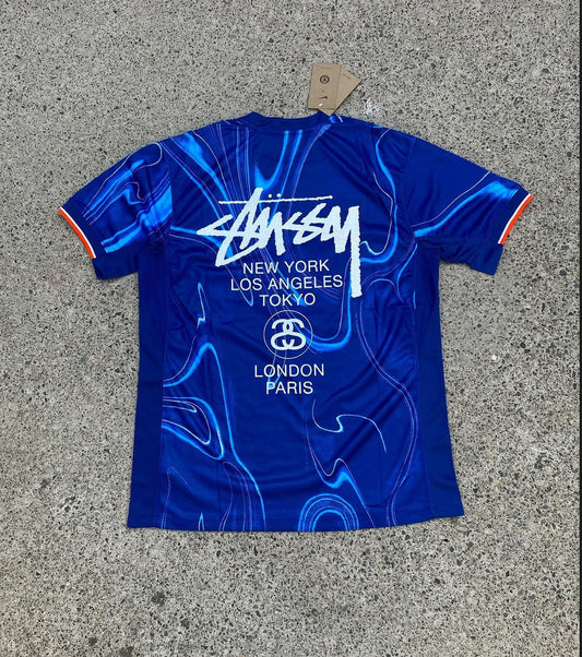 STUSSY X "CHELSEA" JERSEY - BLAUW (Editie 2024/25)