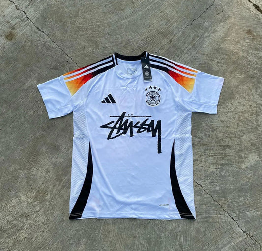 STUSSY X "DUITSLAND" TRUI - WIT