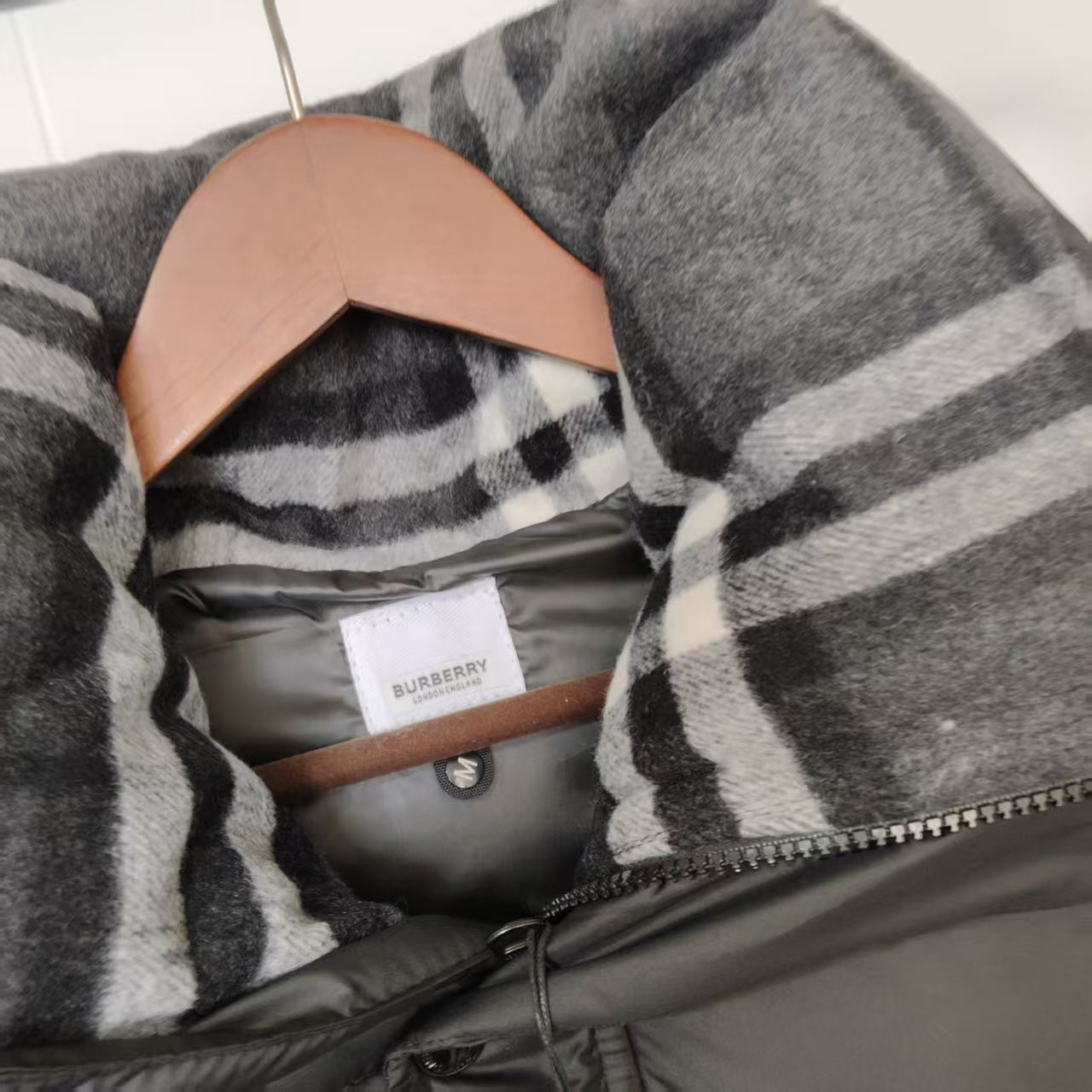 BURBERRY PUFFY JAS