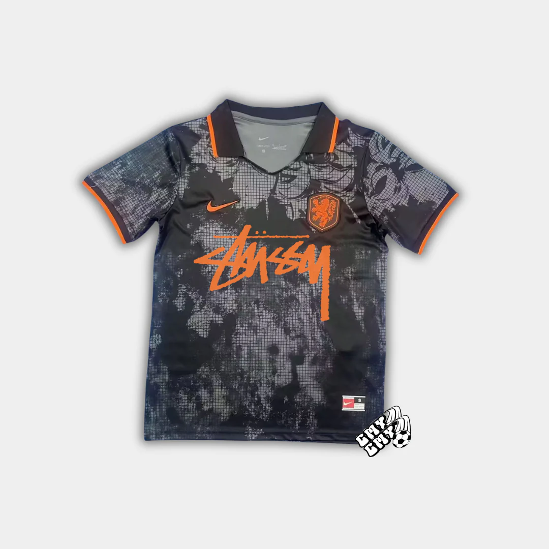 STÜSSY X NETHERLANDS 2026 EXCLUSIVE JERSEY - 65% WK KORTING!