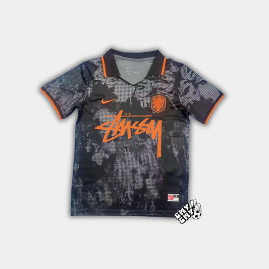 STÜSSY X NETHERLANDS 2026 EXCLUSIVE JERSEY - 65% WK KORTING!