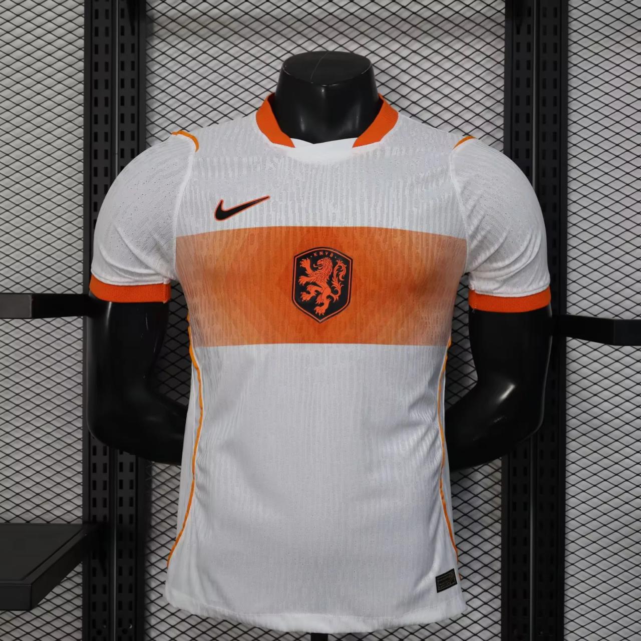 STÜSSY X NETHERLANDS 2026 EXCLUSIVE JERSEY - 65% WK KORTING!