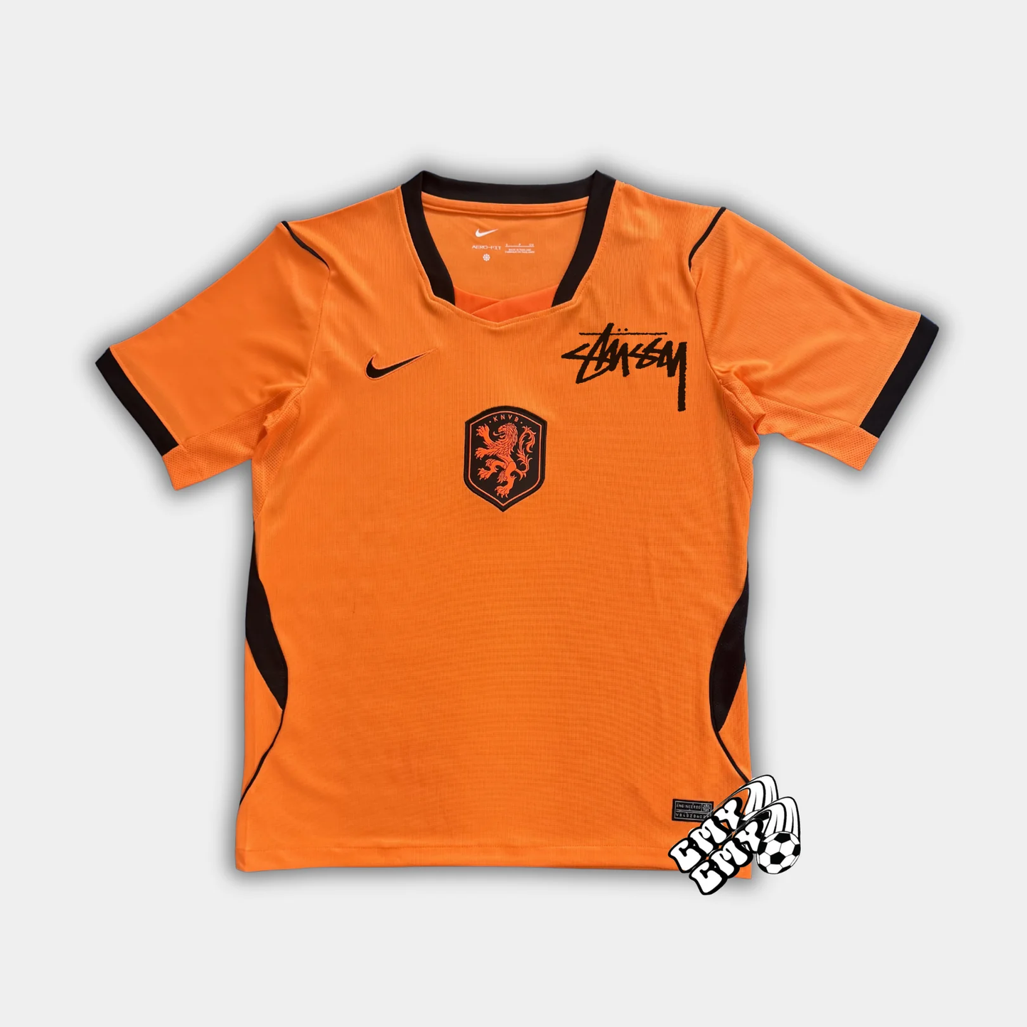 STÜSSY X NETHERLANDS 2026 EXCLUSIVE JERSEY - 65% WK KORTING!