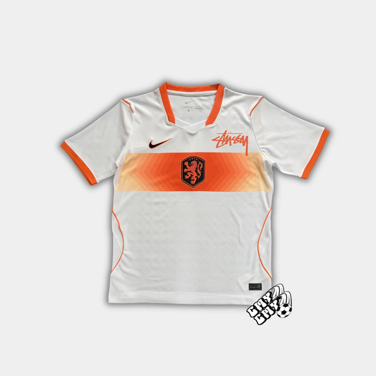 STÜSSY X NETHERLANDS 2026 EXCLUSIVE JERSEY - 65% WK KORTING!